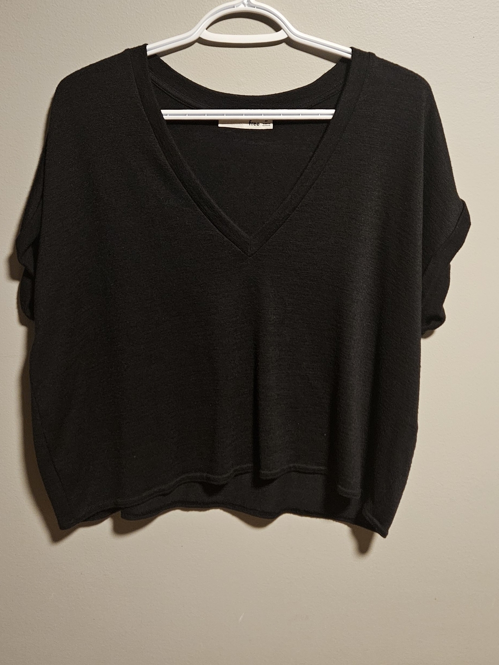 Wilfred Black V-Neck Boxy Cropped Sweatshirt